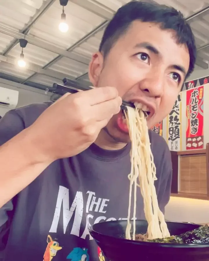 Menikmati Lezatnya Sutorito Ramen Bersama Papa Zareen