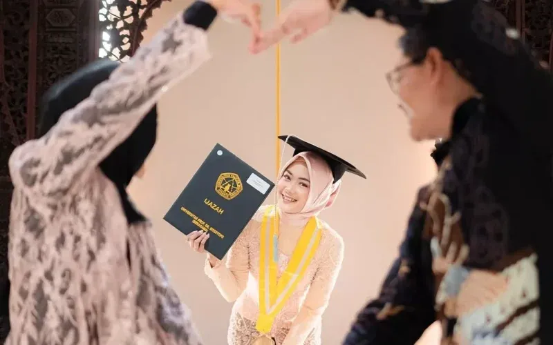 Cantiknya Foto Wisuda di JCC Senayan by Ezora Photograph