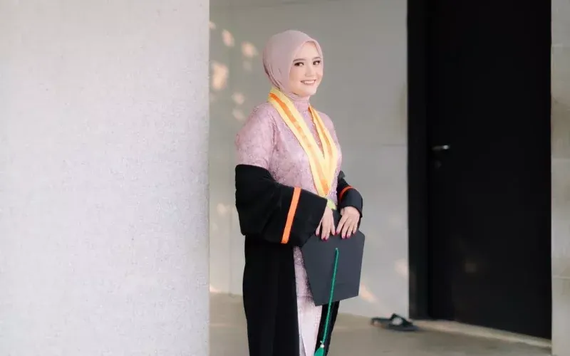 Cantiknya Foto Wisuda di Lapangan Banteng by Difotoin Graduation