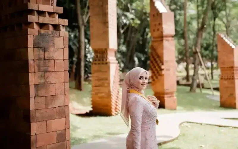 Estetiknya Foto Wisuda di Hutan Kota Plataran Senayan by Teduh Photo