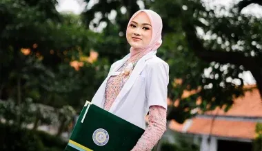 Foto Wisuda di Kampus UNAIR Surabaya by Arai Pictura