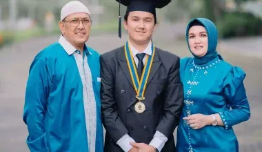 Inspirasi Gaya Foto Wisuda Keluarga by Gradulens