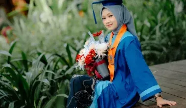 Pemotretan Wisuda di Tengah Medan by Kart Photo