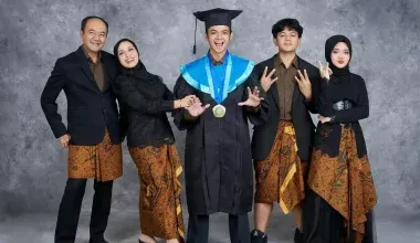 Studio Foto Wisuda Terbaik di Surabaya