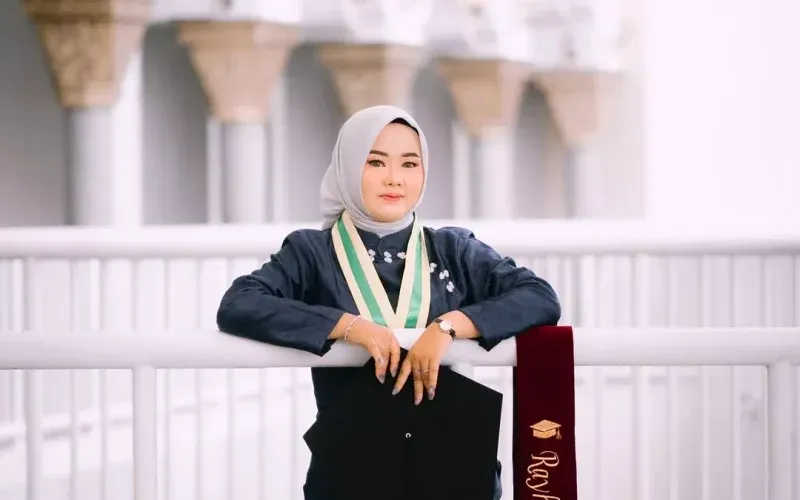 Estetiknya Foto Wisuda di Masjid Raya Sumatera Barat by Lexara Graduation